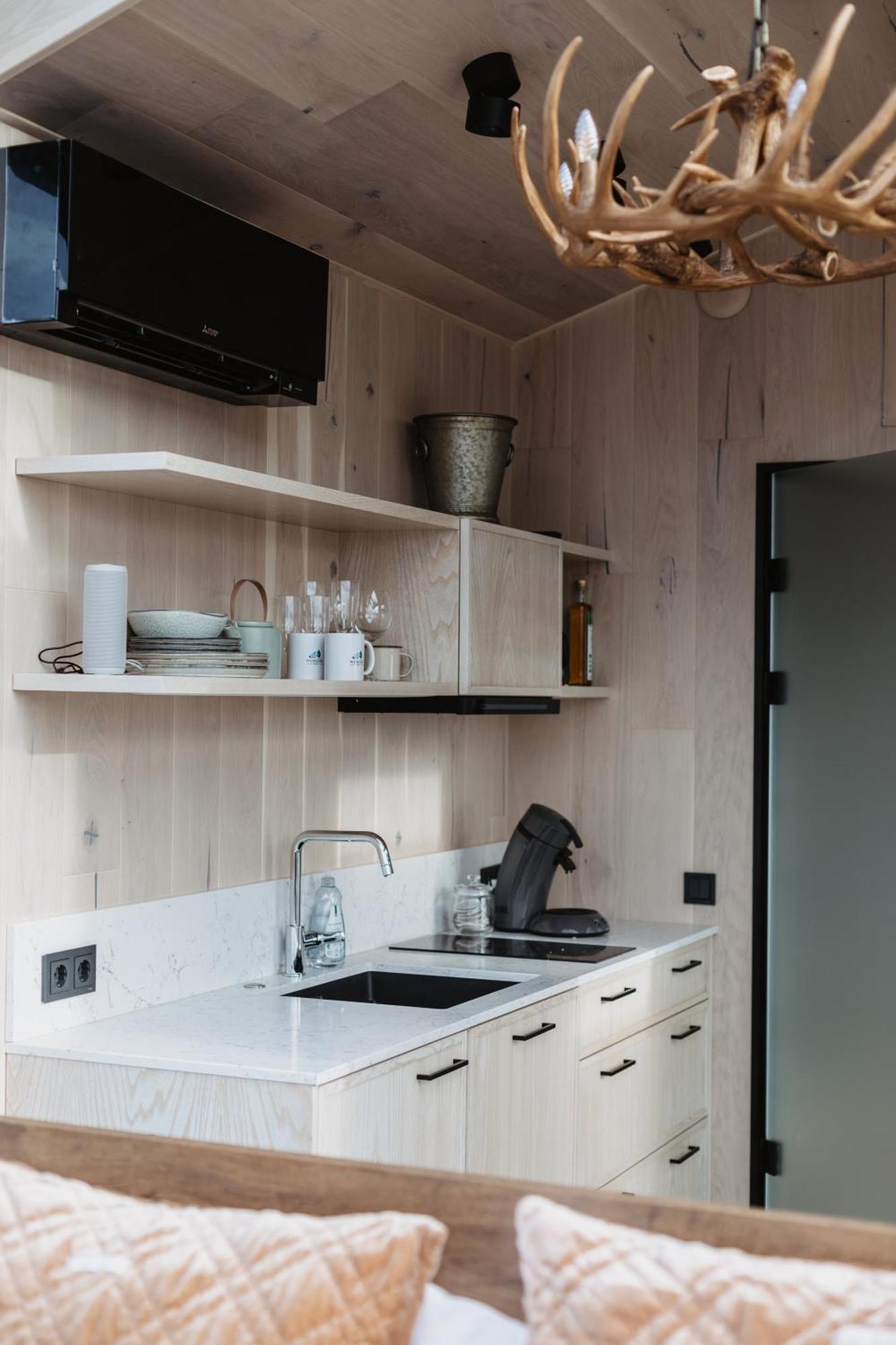 Wonderinn Arctic Utstrand 外观 照片